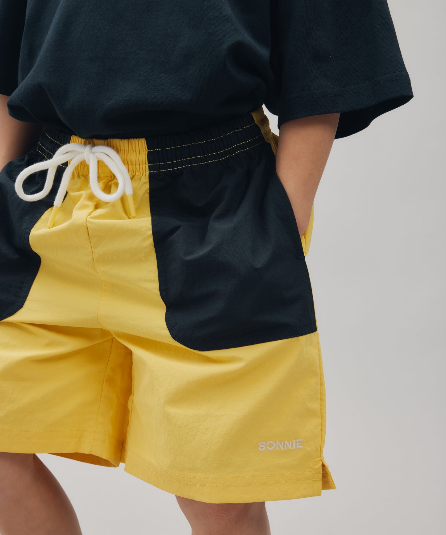NYLON SPORTS SHORTS - LEMON / INK