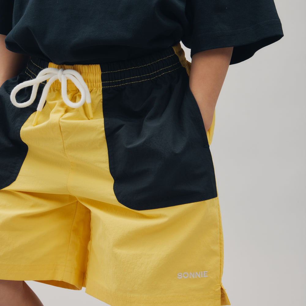 
                      
                        NYLON SPORTS SHORTS - LEMON / INK
                      
                    